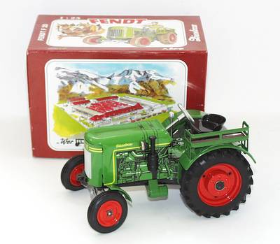 KOVAP Traktor Modell 1:25 Shop: Traktoren - Bulldogs - Blechtraktoren  Landmaschinenmodelle kaufen - Geschenke - Raritäten - Blechspielzeug  Spielzeug zum Aufziehen - Landmaschinenmodell